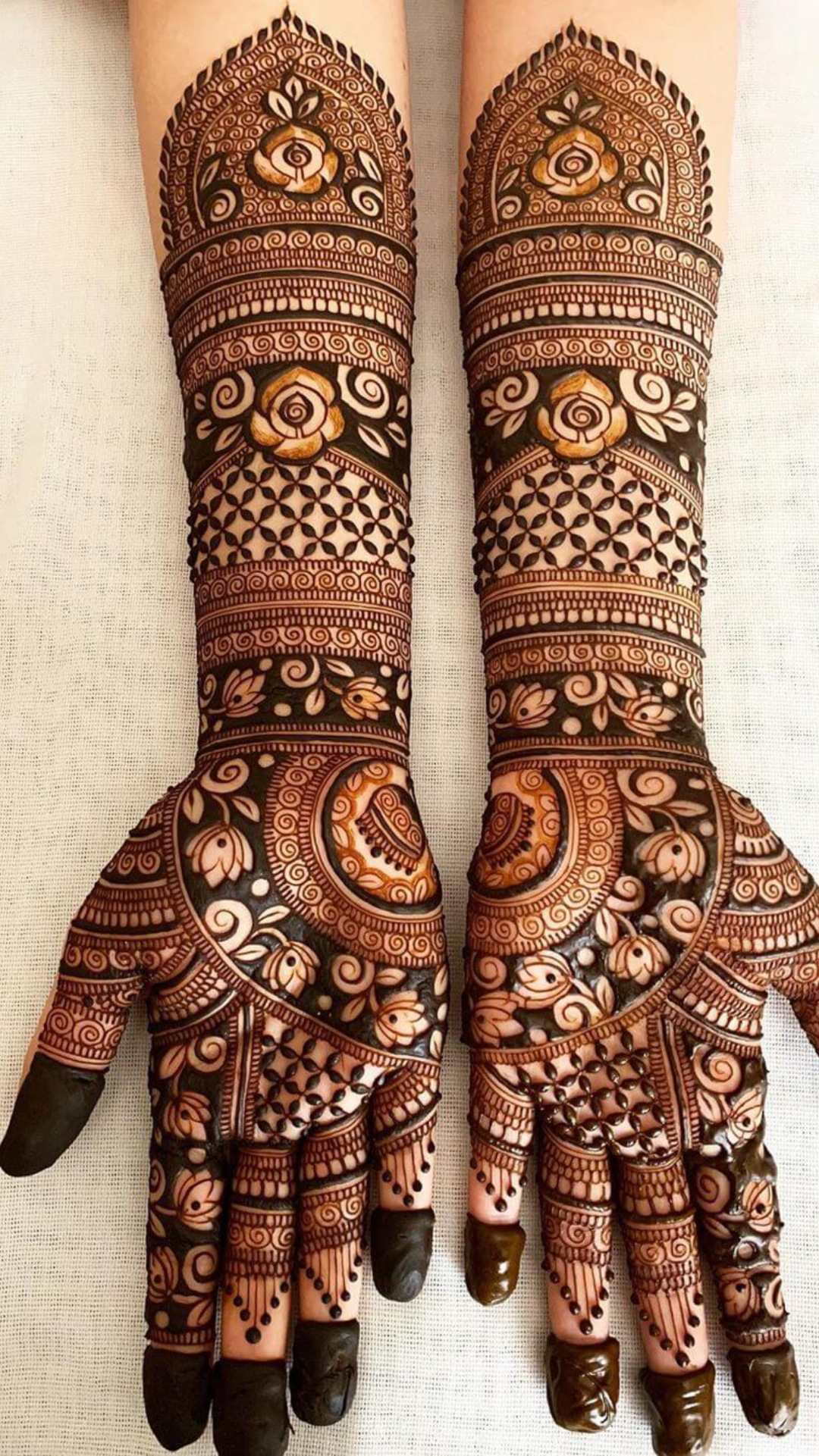 Mehendi Entrance Songs for Him & Her – All things Karachi Weddings