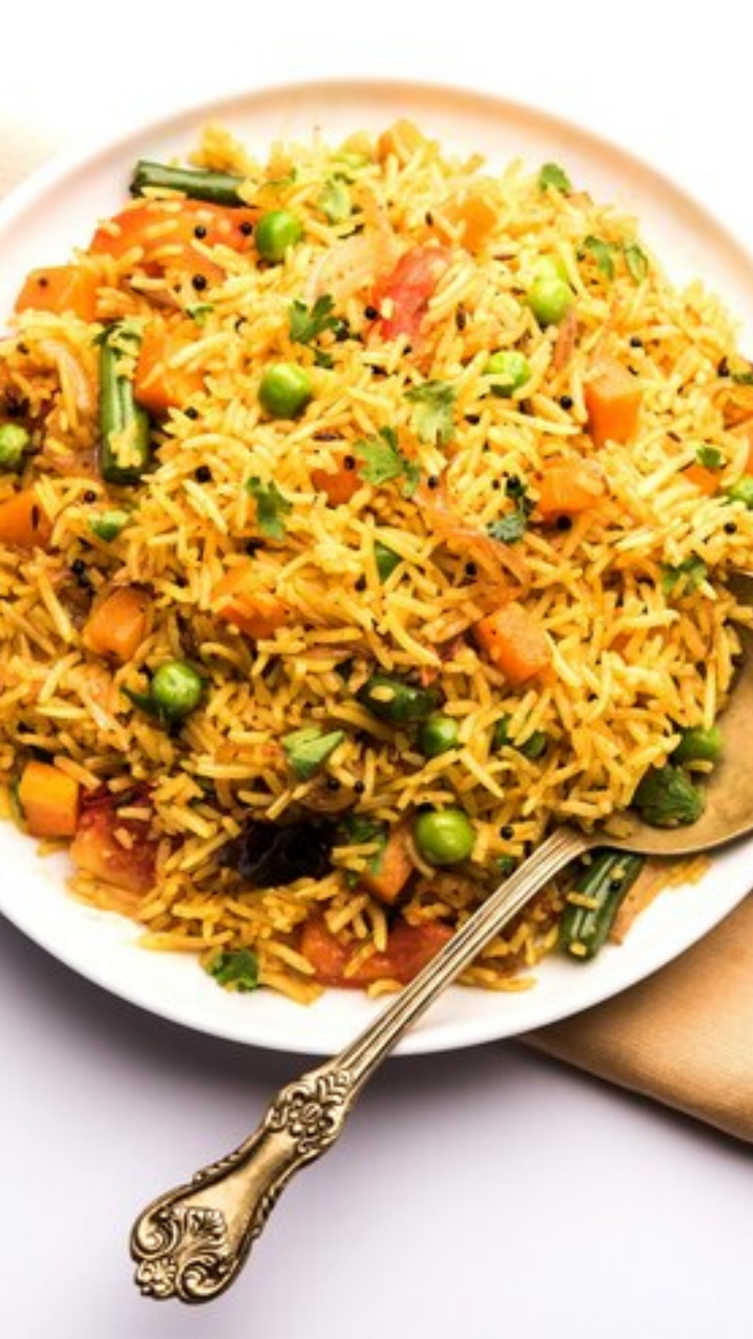 Matar Pulao Recipe: अगर खाना बनाने का न करें मन तो डिनर में फटाफट बनाएं मटर पुलाव