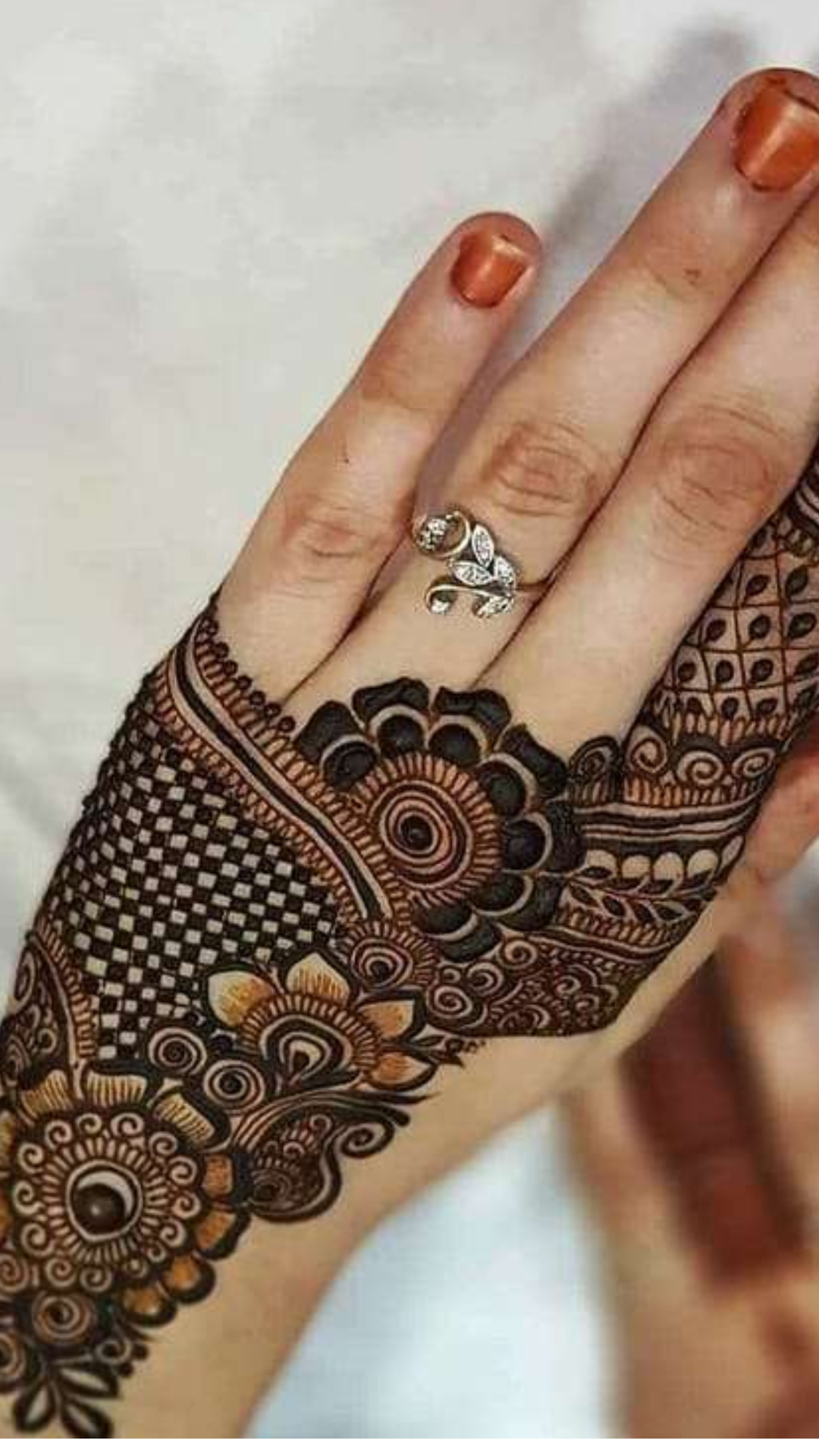 How to Create Mehndi Design For Beginners - शुरुआती लोगों के लिए सुंदर  मेहंदी डिजाइन कैसे … | Mehndi designs for hands, Mehndi simple, Mehndi  designs for beginners