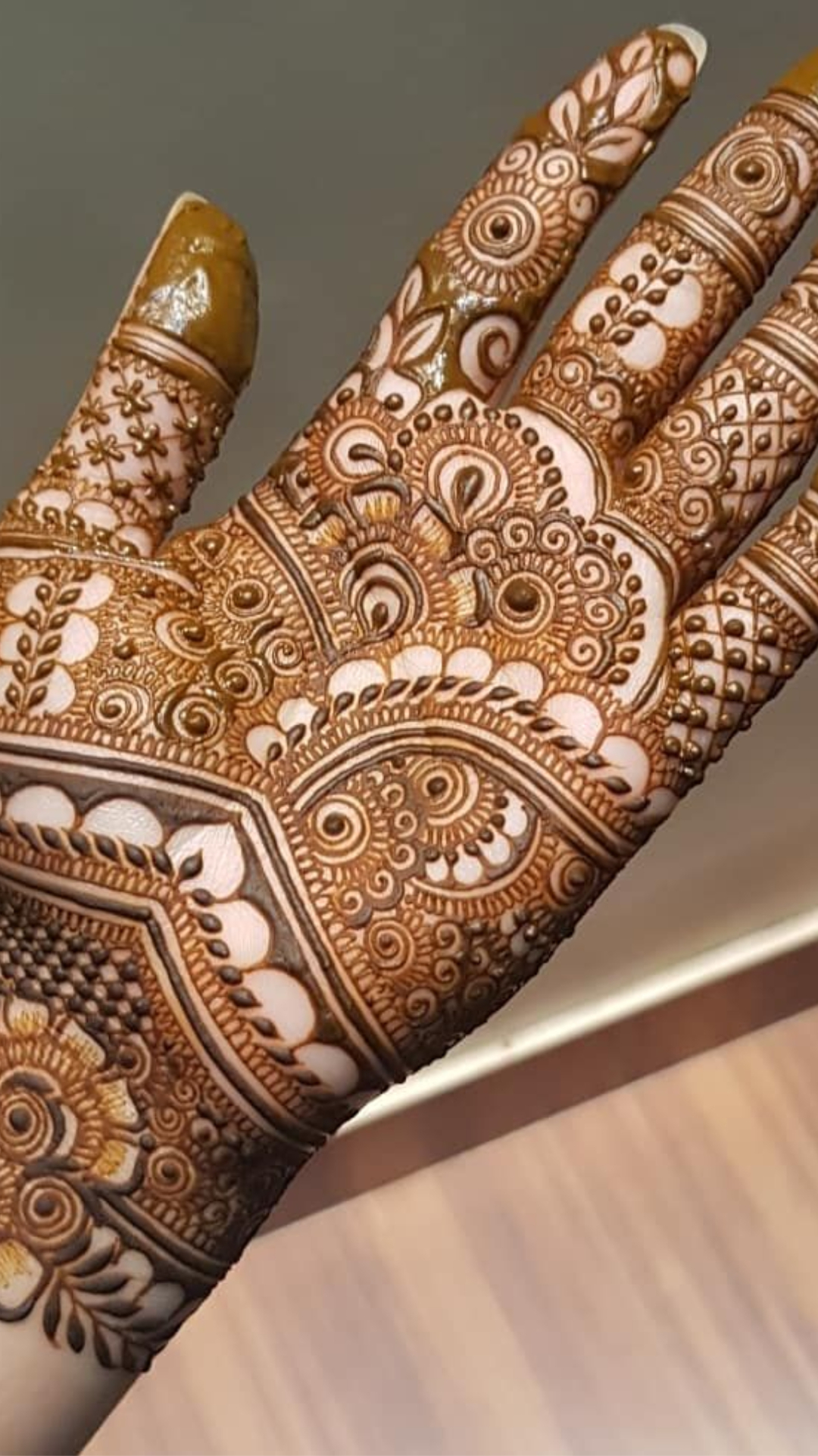 Beautiful Front and Back Hand Mehndi Designs For Bridal!