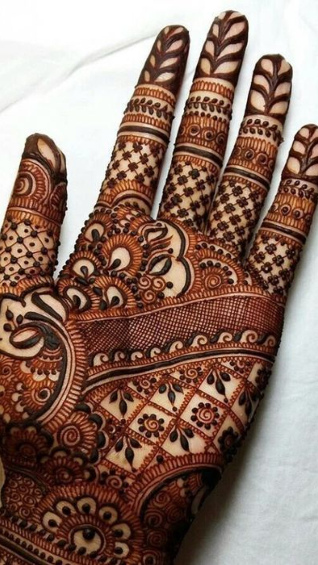 Sharad Navratri 2023 Mehndi Designs: शारदीय नवरात्रि के उत्सव को बनाएं खास,  मेहंदी के इन खूबसूरत डिजाइन्स से हाथों की सुंदरता में लगाएं चार चांद (Watch  Videos ...