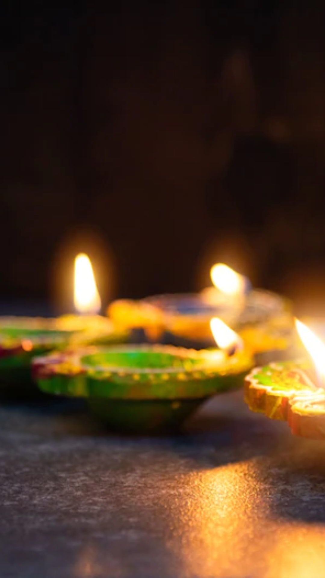 Diwali wishes: दोस्तों को ये खास दिवाली मैसेज भेजकर करें विश