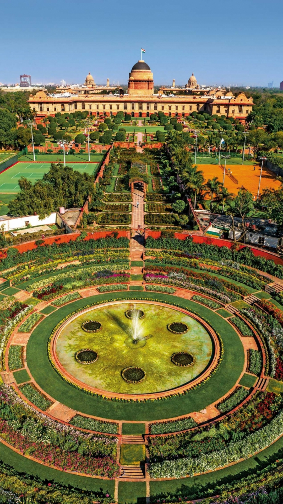 मुगल गार्डन अब 'अमृत उद्यान' बन गया है। राष्ट्रपति द्रौपदी मुर्मू द्वारा इसका उद्घाटन किया गया है।