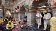 Prime Minister Narendra Modi visited Gurudwara Sis Ganj Sahib in Delhi अचानक शीशगंज गुरुद्वारे पहुं Prime Minister Narendra Modi visited Gurudwara Sis Ganj Sahib in Delhi अचानक शीशगंज गुरुद्वारे पहुं- India TV Hindi