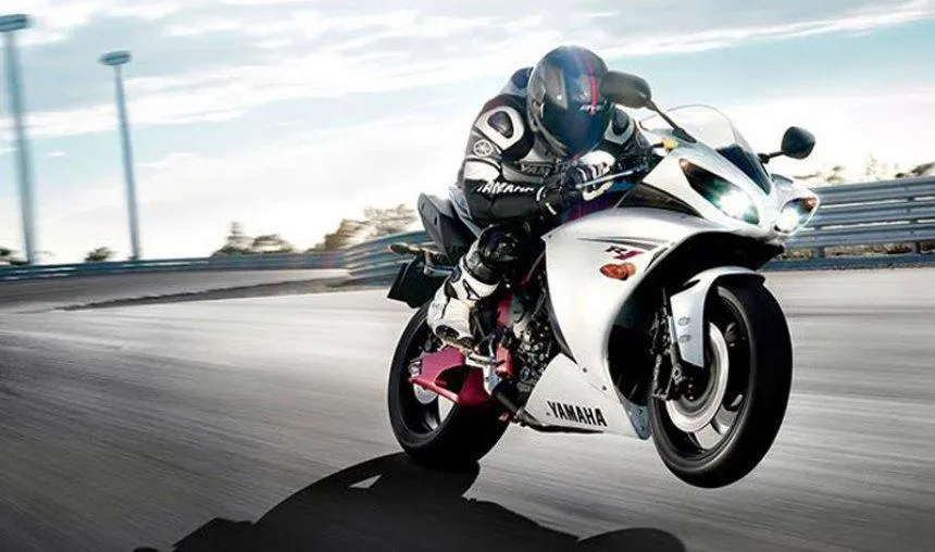 Myths: तेज Bike चलाने के हैं शौकीन तो जान लीजिए ये 5 Facts Myths: तेज Bike चलाने के हैं शौकीन तो जान लीजिए ये 5 Facts- India TV Hindi