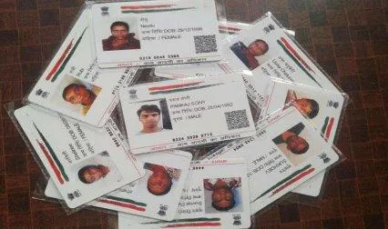 क्रेडिट या डेबिट कार्ड जैसा बनवा सकते हैं आधार कार्ड, ये है तरीका क्रेडिट या डेबिट कार्ड जैसा बनवा सकते हैं आधार कार्ड, ये है तरीका- India TV Paisa