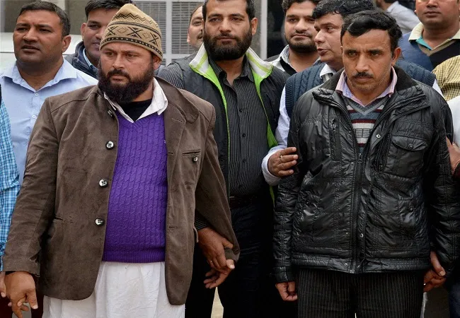 पाकिस्तान उच्चायोग के अधिकारी से मिलने वाला था ISI एजेंट ISI Agent- India TV Hindi