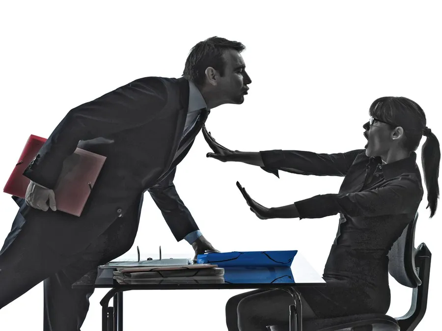 ऑफ़िस में महिलाएं ऐसे निबटें यौन शोषण और भेदभाव से workplace- India TV Hindi