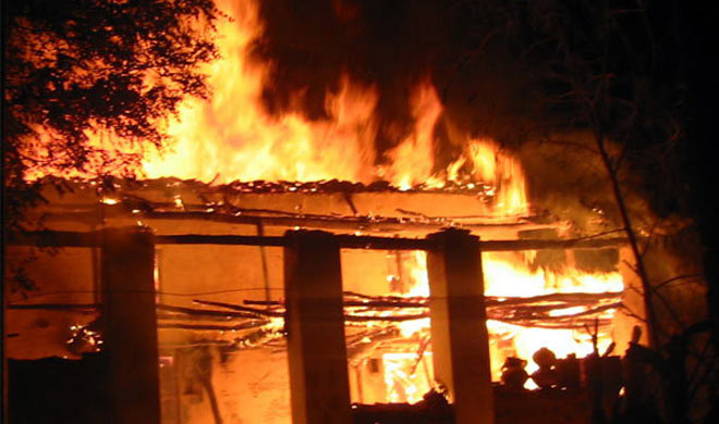 UP: घर में लगी आग, भाई-बहन जिंदा जले, बिहार में भी आग से 2 की मौत - India  TV Hindi