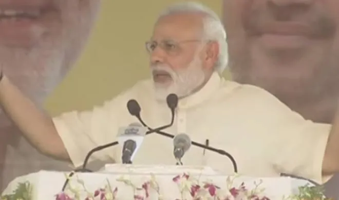 'एक बार बनाओ हमारी सरकार, गलत काम करूं तो लात मार निकाल देना' Narendra Modi
- India TV Hindi