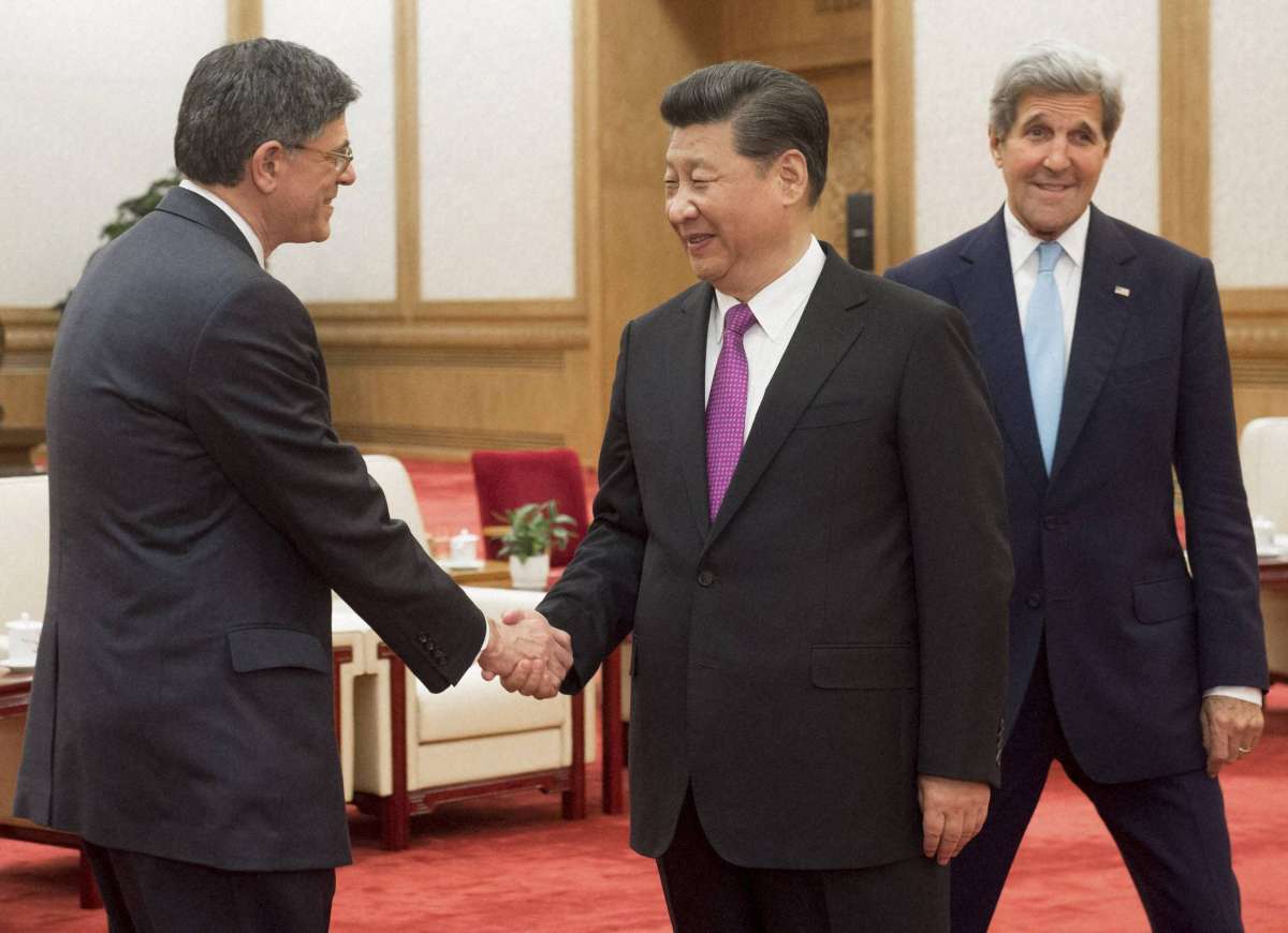 कोरोना ने चीन में लगा दी आग, लोग मांग रहे राष्ट्रपति शी जिनपिंग का इस्तीफा