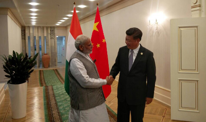 PM Modi meets Chinese President Xi Jinping in Tashkent - India TV Hindi