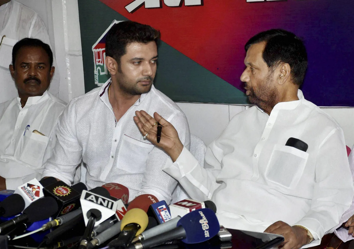 लालू, नीतीश दलितों पर घडियाली आंसू बहा रहे: रामविलास Ramvilas Paswan- India TV Hindi