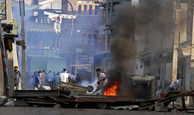 कश्मीर में मृतकों की संख्या 43, भारत ने पाकिस्तान को ठहराया जिम्मेदार kashmir violence- India TV Hindi