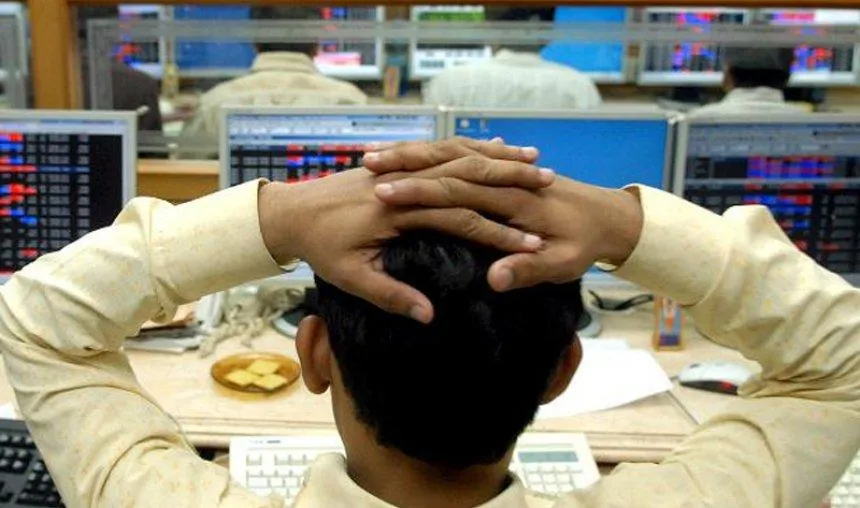 सेंसेक्‍स 266 और निफ्टी 88 अंकों की गिरावट के साथ हुए बंद, रियल्‍टी और हेल्‍थकेयर सेक्‍टर टूटे- India TV Paisa