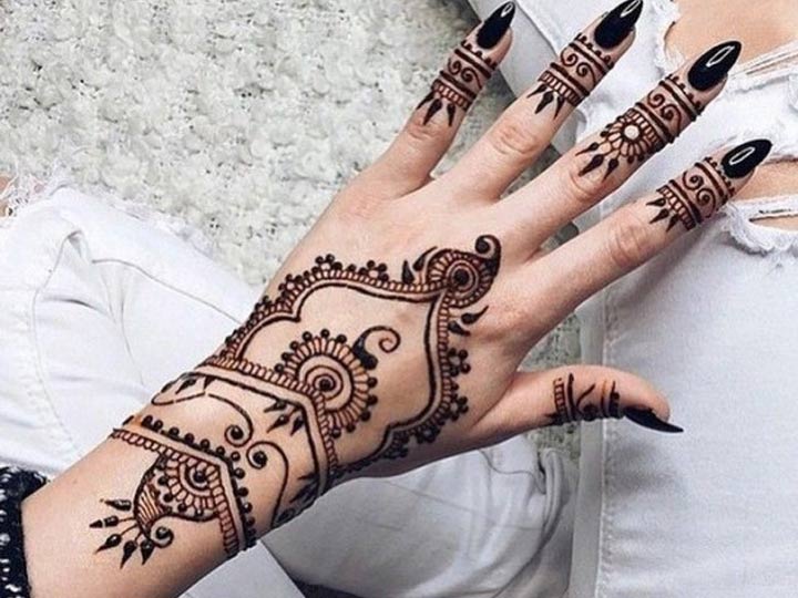 9 year old girl had a stroke after applying henna on her hand । हाथ पर मेहंदी  लगाते ही 9 साल की बच्ची को पड़ा दौरा, डॉक्टर ने बताया 'अनोखा मामला' - India  TV Hindi