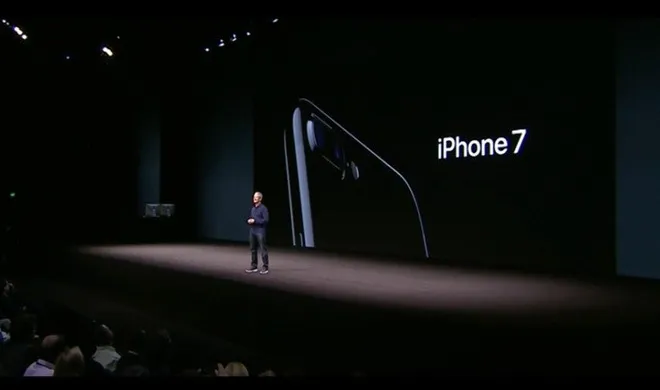 इंतजार खत्म, टीम कुक ने लॉन्च किया वाटर प्रूफ और दो रियर कैमरों से लैस iPhone7 iphone 7 launch- India TV Hindi
