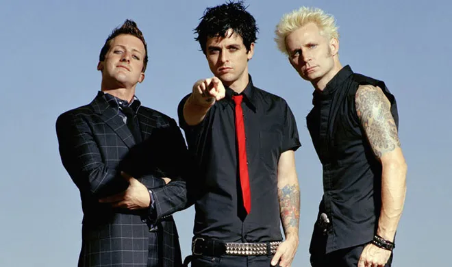 रॉक बैंड Green Day ने अमेरिकन म्यूजिक अवार्ड्स में लगाए ट्रंप विरोधी नारे green band- India TV Hindi