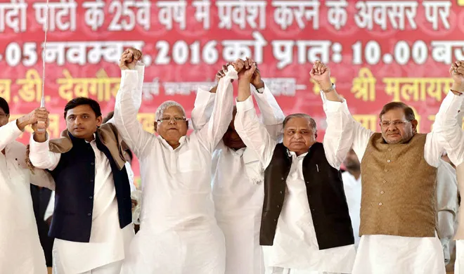सपा की सिल्वर जुबली: अखिलेश बोले- ‘हाथ में तलवार थमाई तो कैसे ना चलाऊं’ akhilesh yadav- India TV Hindi
