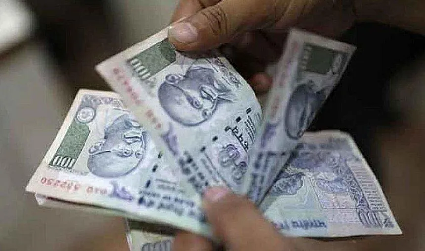 सरकार ने छोटी बचत योजनाओं पर मिलने वाली ब्‍याज दर में की 0.10 फीसदी कटौती, नई दरें एक अप्रैल से होंगी लागू- India TV Paisa