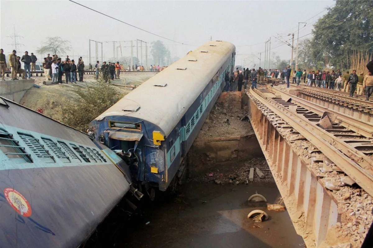 रेल हादसे के चलते कई ट्रेनें कैंसिल, कई का बदला रूट Train accident- India TV Hindi