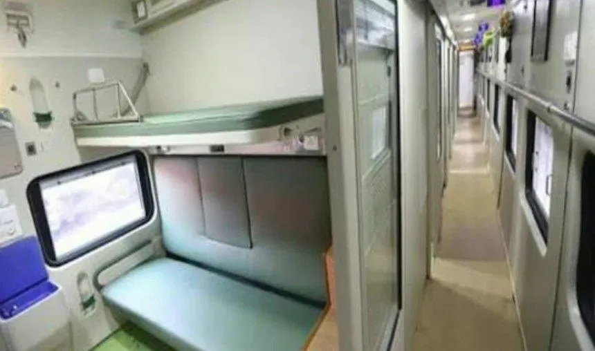 आज से पटरी पर दौड़ेगी हमसफर एक्सप्रेस, इस हाईटेक ट्रेन में सफर के दौरान मिलेंगी शाही ट्रेन जैसी सुविधाएं आज से पटरी पर दौड़ेगी हमसफर एक्सप्रेस, इस हाईटेक ट्रेन में सफर के दौरान मिलेंगी शाही ट्रेन जैसी सुविधाएं- India TV Paisa