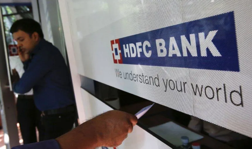 HDFC बैंक से 4 से ज्यादा बार कैश निकालने पर लगेगी 150 रुपए फीस HDFC ने ग्राहकों को दिया झटका, बैंक से 4 से ज्यादा बार कैश निकालने पर लगेगी 150 रुपए फीस- India TV Paisa