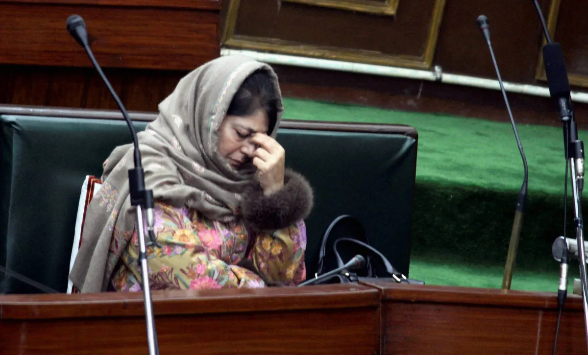 जम्मू-कश्मीर: मतभेदों के कारण पीडीपी-भाजपा गठबंधन में तनाव Mehbooba Mufti- India TV Hindi