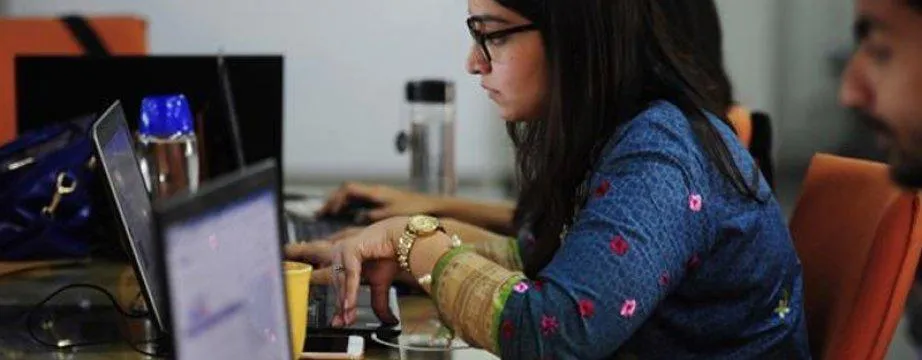 शेयर बाजार: शुरुआती कारोबार में सेंसेक्स 100 और निफ्टी 26 अंक बढ़ा, Airtel और Idea के शेयर 10% से ज्यादा उछले- India TV Paisa