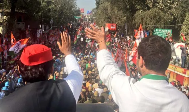 इलाहाबाद में अखिलेश और राहुल का रोड शो, बड़ी तादाद में जुटे समर्थक Rahul akhilesh- India TV Hindi