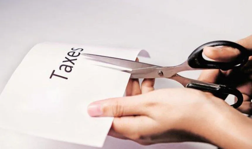 कॉरपोरेट टैक्‍स कम करना सरकार के लिए बड़ी चुनौती, बढ़ाना चाहती है पहले व्‍यक्तिगत इनकम टैक्‍स संग्रह- India TV Paisa