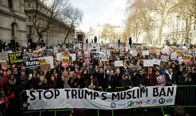 ट्रंप के यात्रा प्रतिबंध पर कोर्ट ने लगाई रोक, व्हाइट हाउस देगा चुनौती Trump Ban Protest | AP Photo- India TV Hindi