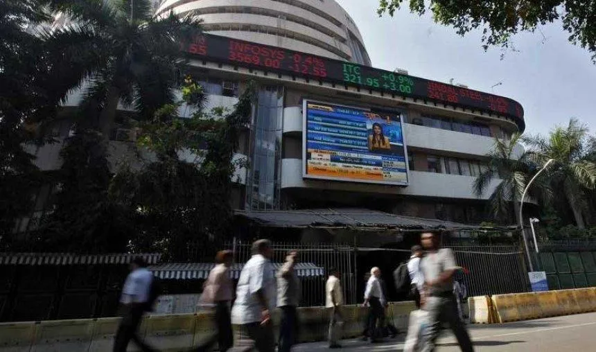 दिनभर की सुस्ती के बाद सेंसेक्स 7 अंक की मामूली गिरावट के साथ बंद, 5 दिन में इन शेयरों ने दिया 40% का रिटर्न दिनभर की सुस्ती के बाद सेंसेक्स 7 अंक की मामूली गिरावट के साथ बंद, 5 दिन में इन शेयरों ने दिया 40% का रिटर्न- India TV Paisa