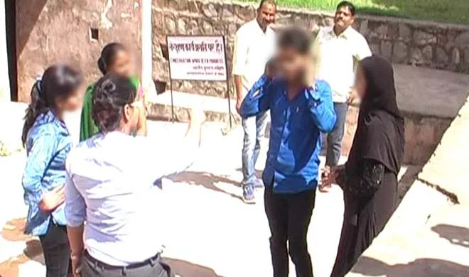 ‘एंटी रोमियो स्क्वायड के नाम पर अनावश्यक उत्पीडन ना हो’ anti-romeo-squad- India TV Hindi
