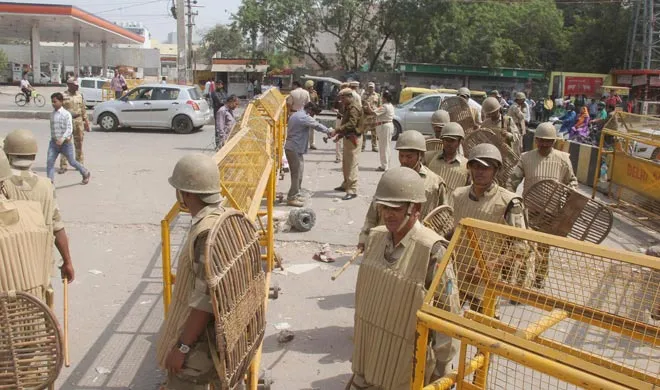 जाट आंदोलन: झड़प में एसपी, DSP सहित 35 लोग घायल, पुलिस की 2 बसें फूंकी jat agitation- India TV Hindi