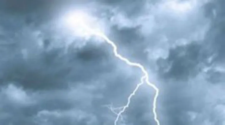 बिहार में बिजली गिरने से 5 की मौत, दिल्ली में आज हो सकती है वर्षा lightning- India TV Hindi