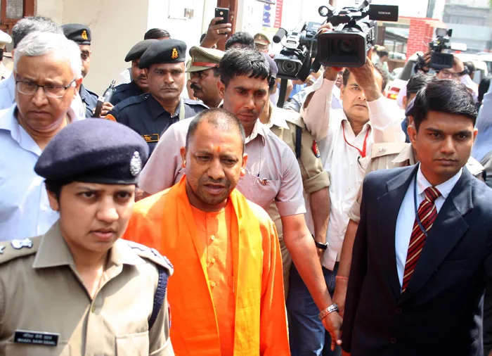 अब योगी सरकार के लिए सिरदर्द बनने लगा है 'भगवा बिग्रेड' Yogi Adityanath- India TV Hindi