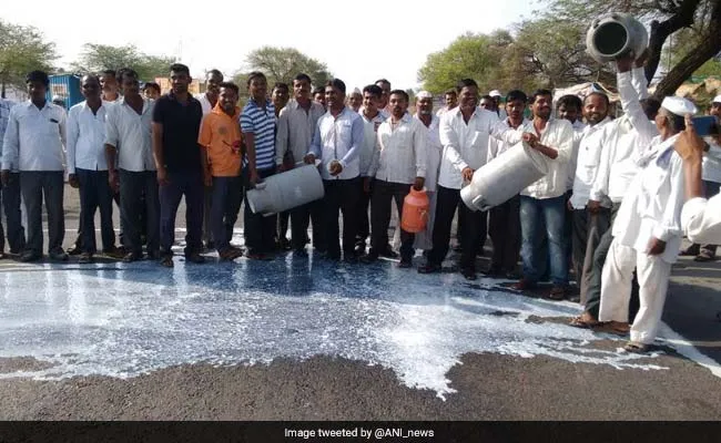 महाराष्ट्र में किसानों की हड़ताल, 6 बातों पर CM राज़ी Maharashtra Farmers's strike- India TV Hindi