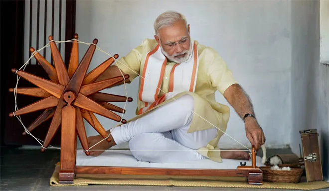BLOG: अपने गृहराज्य गुजरात में 'सबको' साधने में जुटे PM मोदी Narendra Modi | PTI- India TV Hindi