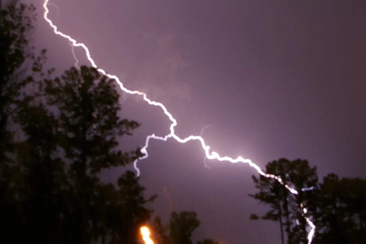 बिहार में बिजली गिरने और तूफान से पिछले 24 घंटो में 41 लोगों की मौत Lightening- India TV Hindi