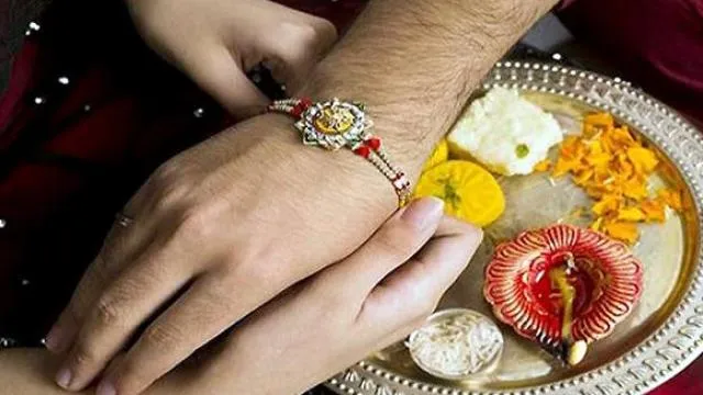 रक्षाबंधन पर फैशन और भौतिकवाद हावी Rakshabandhan- India TV Hindi