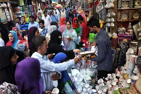 कश्मीर में बक़रीद की रौनक़, ख़रीदारी ज़ोरों पर kashmir, eid- India TV Hindi
