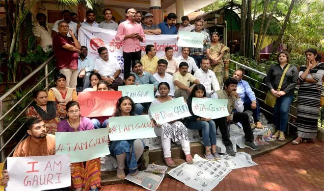 गौरी लंकेश को हजारों नम आंखों ने दी अंतिम विदाई, पूरे देश में हत्या की निंदा Gauri Lankesh- India TV Hindi