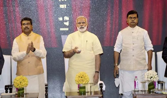 दिवाली से पहले गरीबों को PM मोदी का तोहफा, 'सौभाग्य' से रोशन होगा हर गरीब का घर, 2019 के बाद किसी घर में नहीं जलेगी लालटेन! modi launches saubhagya yojna- India TV Hindi