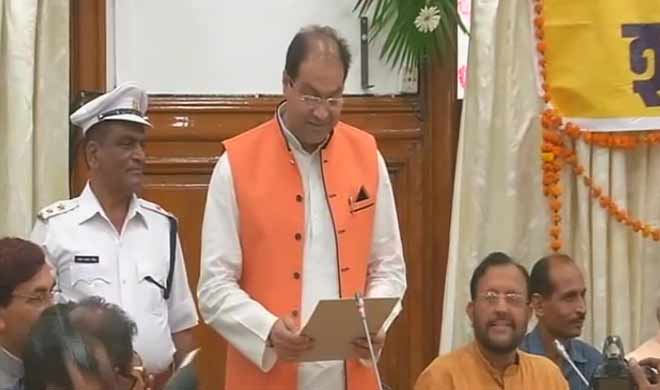 Mohsin Raj ...जब शपथ लेते वक्त फिसली राज्यमंत्री मोहसिन रजा की जुबान - India TV Hindi