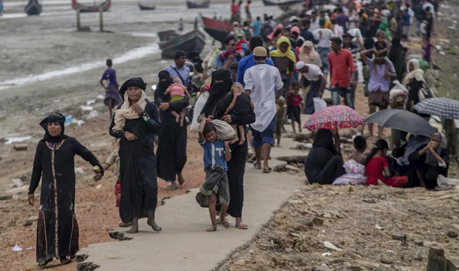 रोहिंग्या संकट: पति का शव गांव में छोड़ बांग्लादेश भाग आई म्यांमार की नसीमा Rohingya Muslims | AP Photo- India TV Hindi