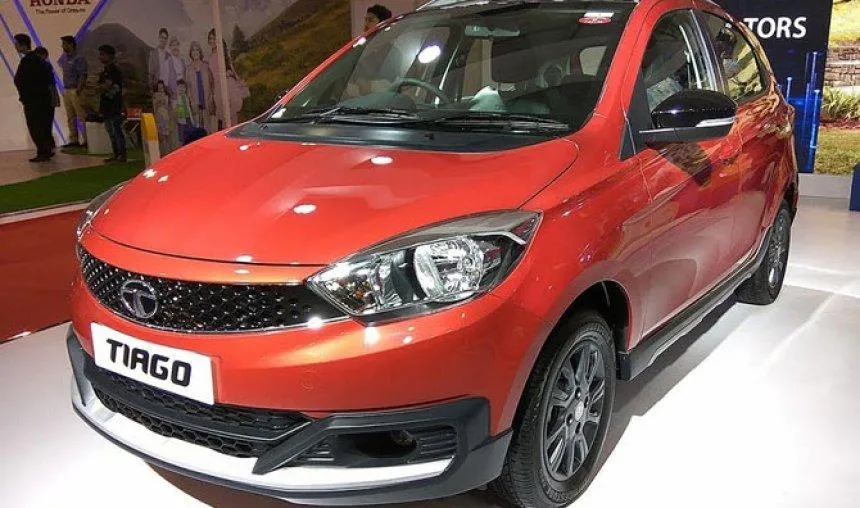 टाटा मोटर्स ने बाजार में उतारी टाटा टियागो विज़, स्‍टाइलिश लुक के साथ ये सब है खास- India TV Paisa