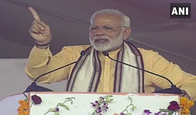 गुजरात में PM मोदी ने कहा कठोर क़दम के बाद अर्थव्यवस्था पटरी पर लौटी PM Modi- India TV Hindi