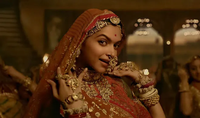 केंद्रीय मंत्री ने पद्मावती के घूमर गीत को लेकर दीपिका पादुकोण पर ली चुटकी, जानें क्या कहा deepika padmavati- India TV Hindi