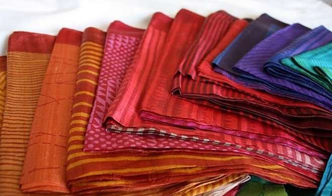 पुरानी साड़ी को फेंकने के बजाए ऐसे करें दोबारा इस्तेमाल - lifestyle tips to  reuse old saree in different ways tstr - AajTak